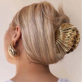 DAIIIBABYYY  -  Korean Style Metal Shell Hair Claw Solid Color Hairpin Flower Shark Grab Clip Headwear Geometry Back Head Hair Clip Female