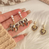 Daiiibabyyy Autumn Winter Maillard Bowknot Pearl Earrings 2024 Retro Fashion Plaid Cloth Flower Heart Delicate Stud Earrings Female Jewelry